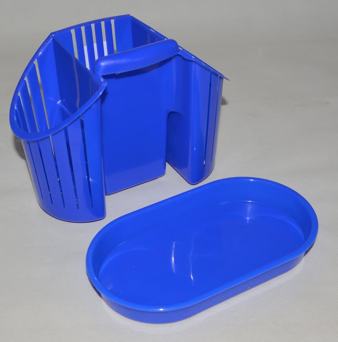 Ociekacz na sztućce plastikowy z przegródkami i podstawką