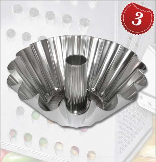 Forma metalowa karbowana z kominem do babki, średnica 24 cm